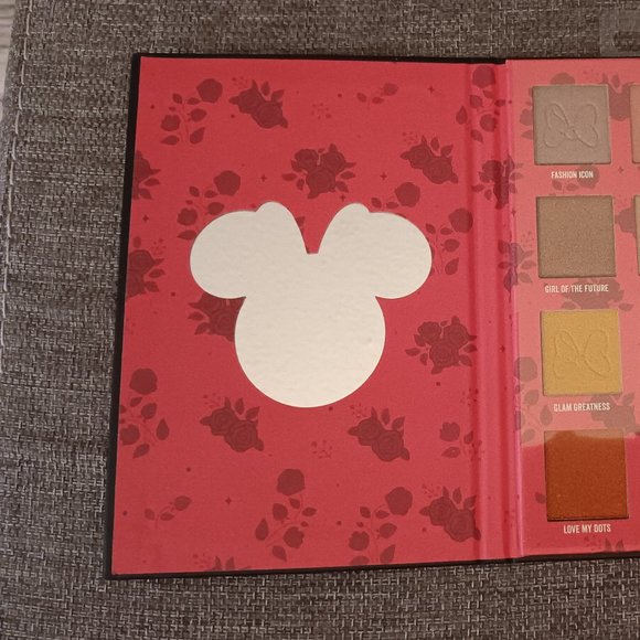 Disney's Minnie Mouse Eyeshadow Palette - Picture 9 of 9